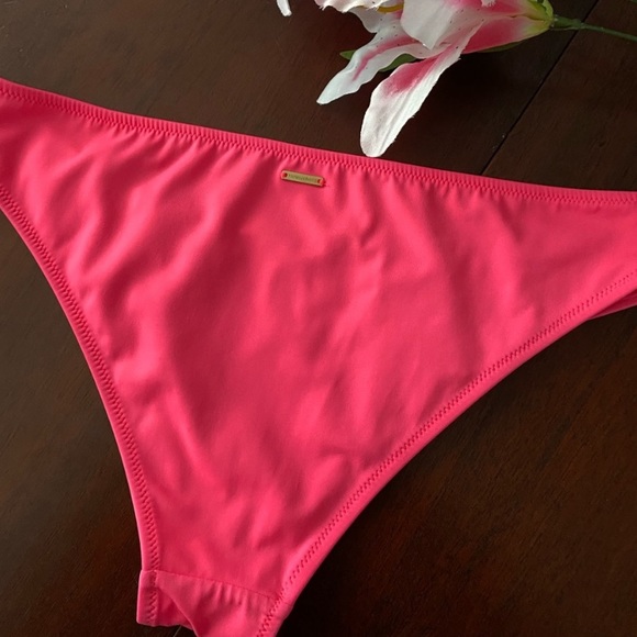 VS Crochet Bikini - Picture 4 of 6